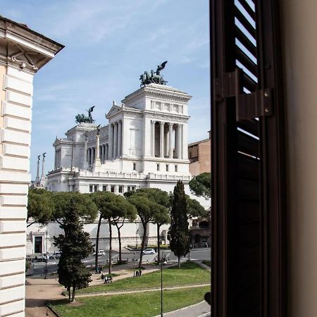 The Best Rent - Apartment With A View On Altare Della Patria Rome Bagian luar foto